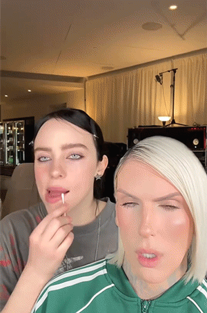 COMPRA 1 Y LLÉVATE 1 GRATIS (🎉 2 PIEZAS)👄Delineador de labios despegable - Dura todo el día y la noche